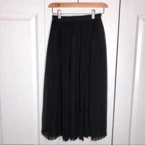 Liz Claiborne Black Pleated Skirt Size 2P